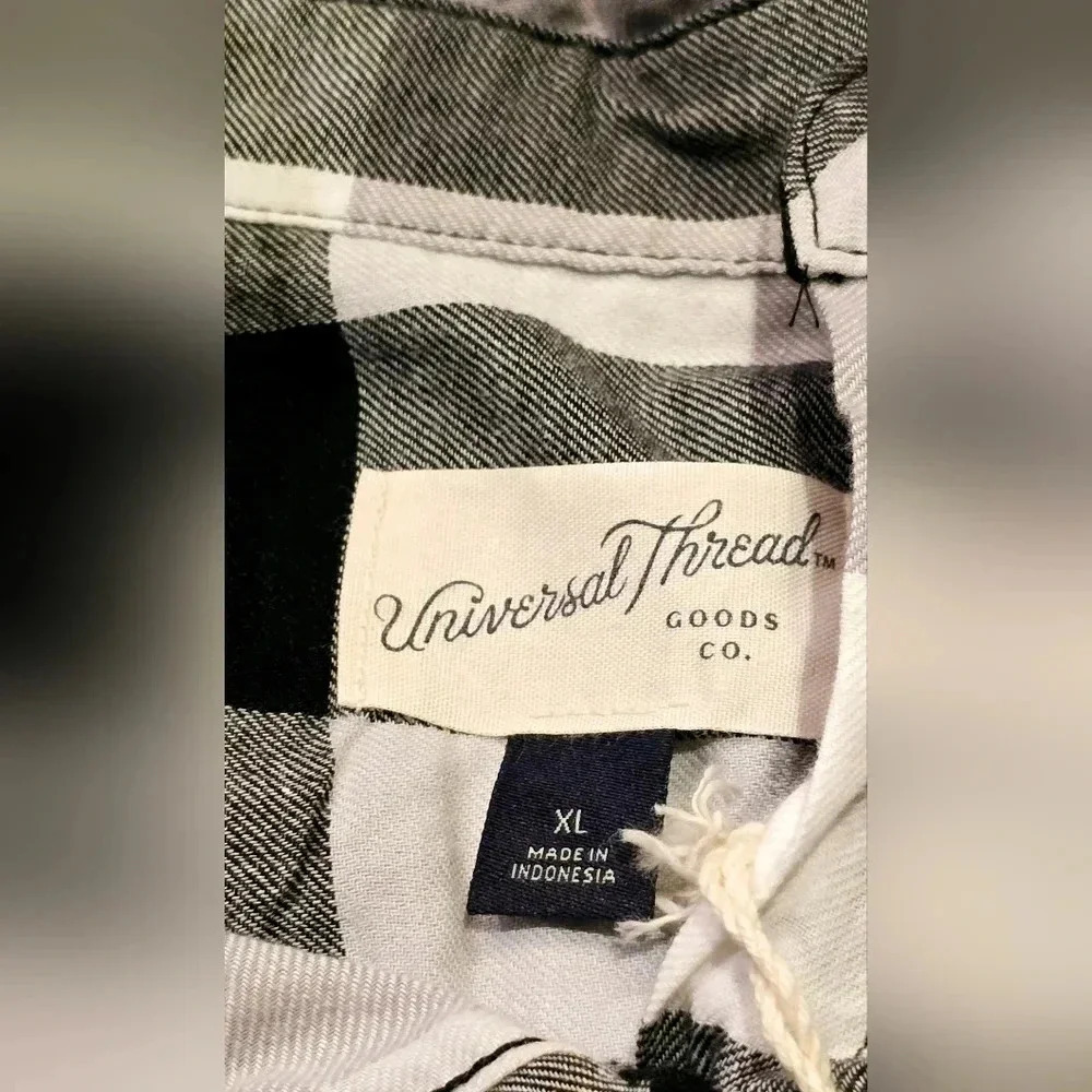 Universal Thread, Size XL, Black/White Plaid Longsleeve - Picture 5 of 7